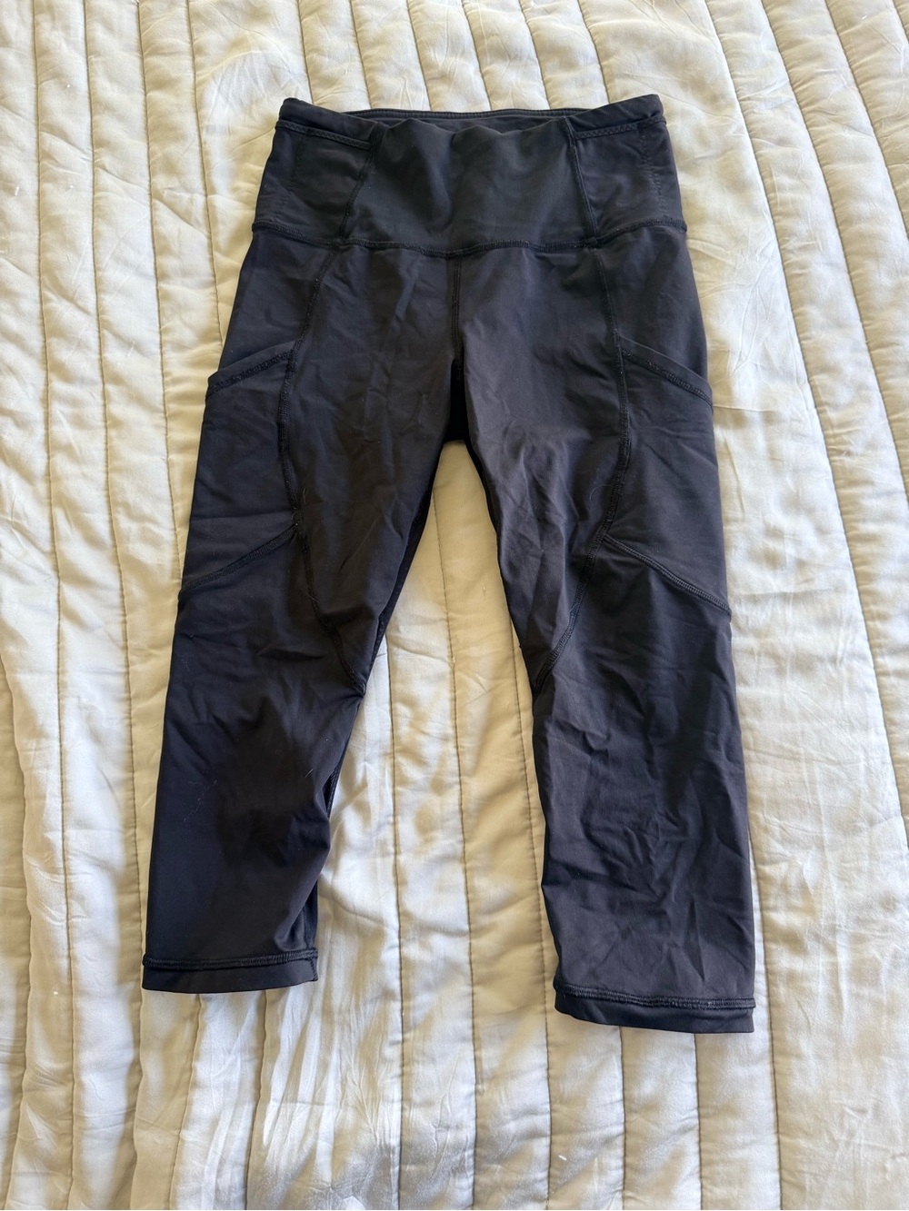 Lululemon Black Cropped Leggings Mesh Panels Side Pockets Size 4